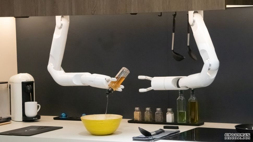 我的蓝冠 三星CES 2020:展台上最棒的就是这个制作沙拉的厨师机器人