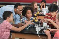 多样化藍冠代理专利的团队构建更好的AI。这是为什么