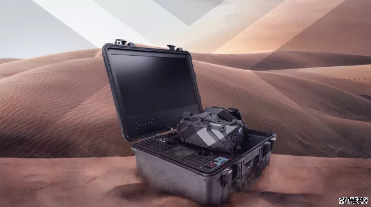 蓝冠注册:这款专业的VR头盔是在军用级别的行李箱中附带一台PC的