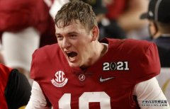 <b>EA Sports我的蓝冠推出大学橄榄球重磅炸弹，重启心爱的系列</b>