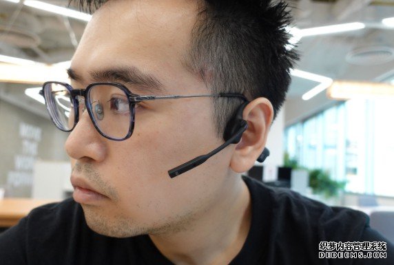 蓝冠官网:AfterShokz OpenComm 评测：专为通讯而生的骨传导耳机
