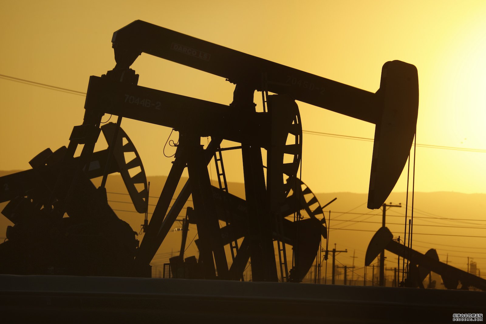 蓝冠代理:美国加州计划到 2045 年停止石油开采