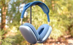 <b>AirPods Max 即使在插线时也无法完全享受蓝冠首页 Apple Music 无损</b>