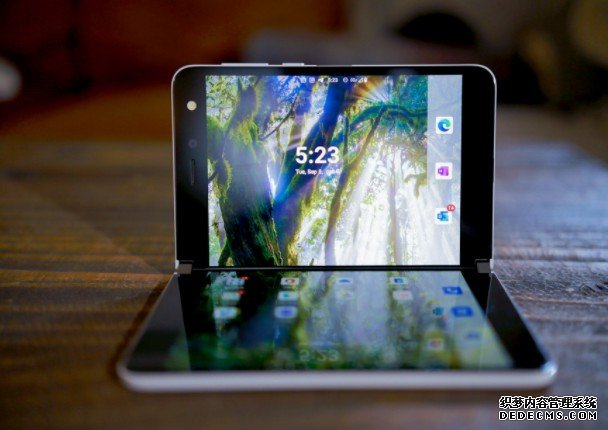 蓝冠怎么样:微软把 Surface Duo 的第二屏幕变成 Xbox 云端游戏的控制器