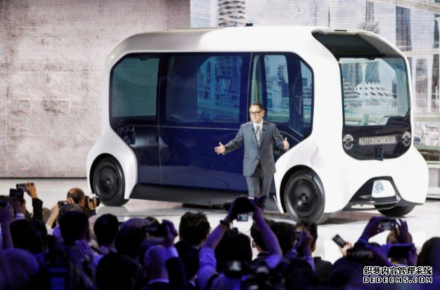 丰田在发生轻微车祸后，蓝冠官网将其 e-Palettes 自驾车全面停驶