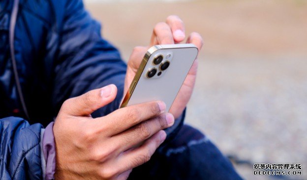 新 iPhone 传说中的卫星蓝冠代理电话功能或许只能在特定区域使用