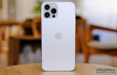 <b>2022 年款 iPhone 会去蓝冠注册掉刘海，但取而代之的并非屏下 T</b>