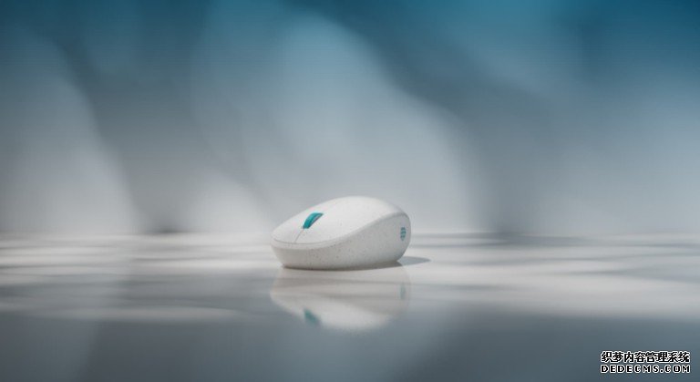 蓝冠代理微软用海洋回收塑料做了款无线鼠标