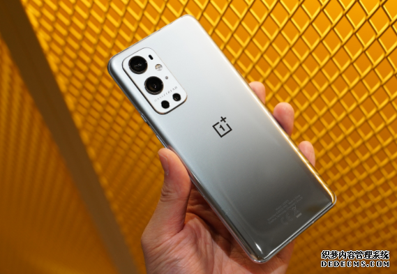 蓝冠官网一加 9 系列升级加入哈苏 XPan 电影风格拍摄