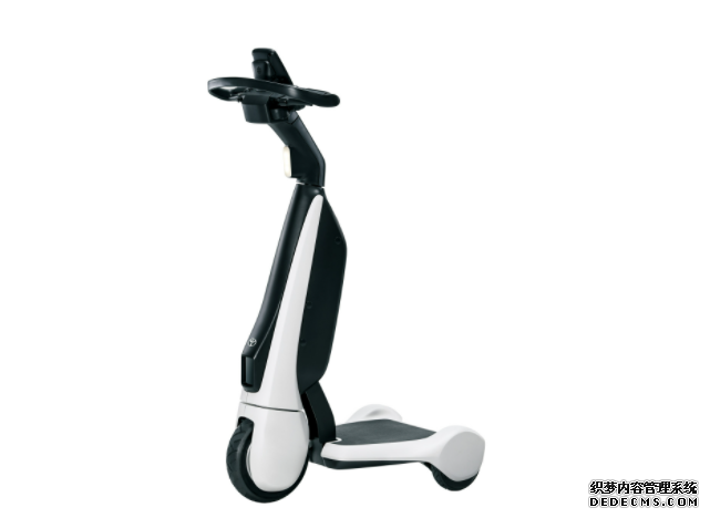 蓝冠官网丰田推出易用、小巧站立式电动三轮车 C+walk