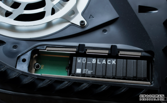 PS5 加装蓝冠官网 M.2 SSD 评测、教学:原装 vs WD Black SN850 速度对决