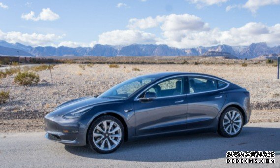 蓝冠官网Tesla 將在車輛行進間禁止乘客遊玩遊戲