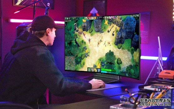 LG 自己也出蓝冠代理了款能掰弯的 OLED Flex 显示器