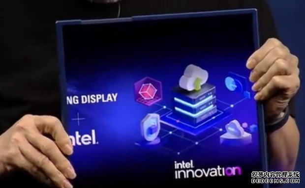Samsung 在 Intel 蓝冠注册台上展示捲轴萤幕 PC 的原型机