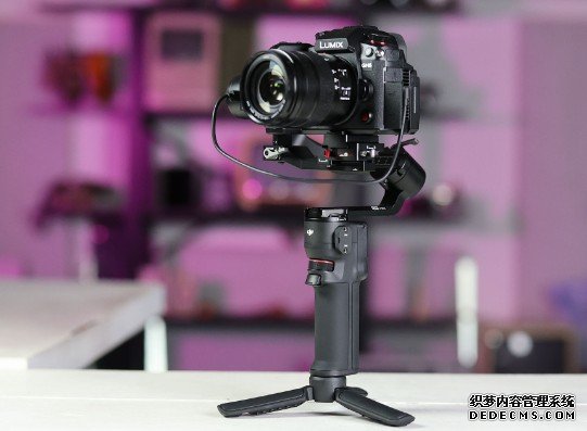 仅重 795g 的 DJI RS 3 Mini 蓝冠注册登场，创作者超轻装拍片之选