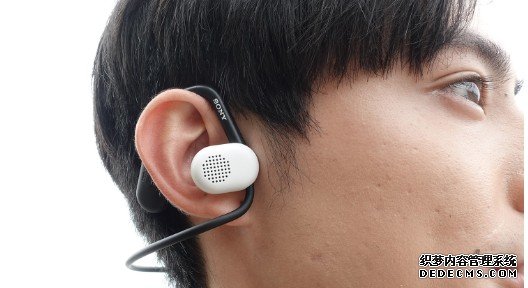 蓝冠测速Sony Float Run 开放式运动耳机抵港，独特鈎挂设计更舒适