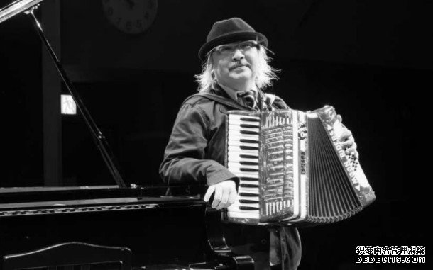 做出 PlayStation 经典高德注册 logo 音效的日本音乐家冈田彻辞世