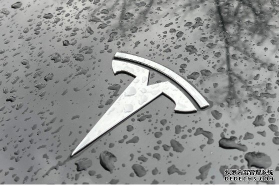 传 Tesla 员工会私下分享客户蓝冠测速车载相机拍下的影像