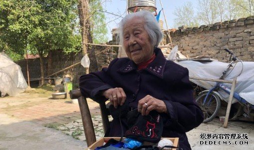 世界长寿蓝冠代理之乡湖北钟祥百岁老人:知足常乐不着急