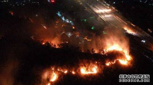 四川西昌山蓝冠注册火共转移351名受威胁群众 目前火势已明显受控