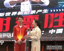 <b>蓝冠注册中国小伙成功挑战1分钟双节棍击打熄灭蜡烛89根</b>