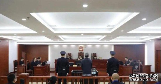 安徽省纪委监委驻省农村蓝冠注册信用社联合社纪检监察组原组长许维彬受贿案一审开庭审理