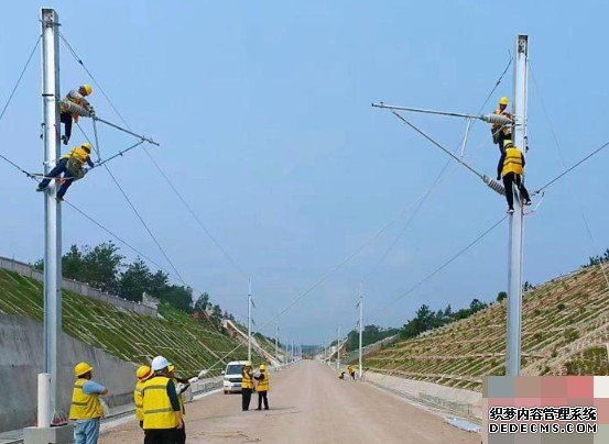 蓝冠代理龙龙铁路接触网工程全面进入设备安装阶段