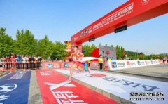 <b>冠军跑进一小时 刷新北京半马纪录蓝冠代理</b>