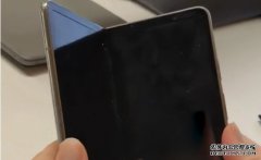 <b>声称是 Google Pixel Fold 蓝冠测速的动手玩影片流出，看起来有像</b>