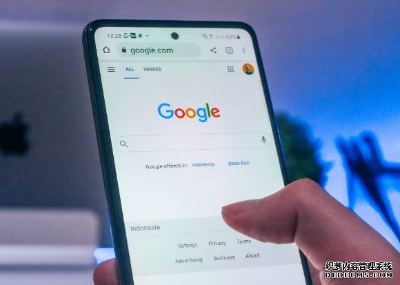 Google Chrome 的锁形蓝冠代理图示其实不代表安全，所以他们要换新的代替