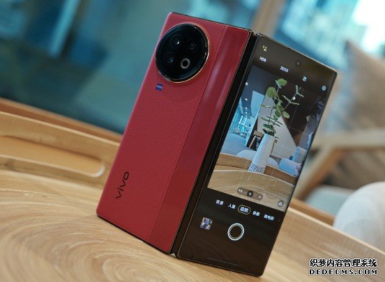 Vivo X Fold 2 评测:平衡之道蓝冠注册