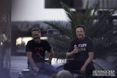 <b>AT&T 反对 Starlink 蓝冠代理与 T-Mobile 的卫星电话服务</b>