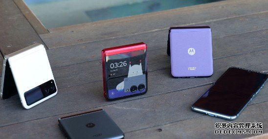 蓝冠测速Moto 新 Razr 让竖折机价格进一步下探,Razr+ 则有著目前最大的外萤幕