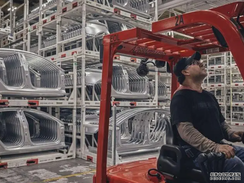 中國｜《彭博》：Tesla正研發電池生產自動化設備 蓝狮已展開裁員行動