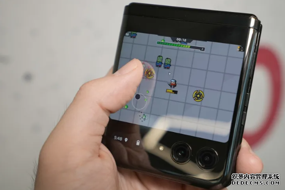 Moto Razr 40 Ultra 評測：特大外屏好吸引，沐鸣在线登录但實用嗎？