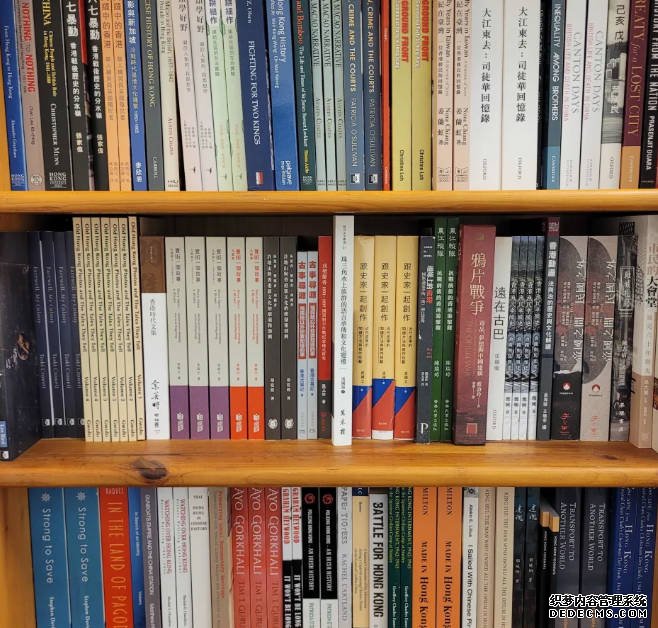 沐鸣平台官网獅墨書店無懼圖書館下架潮 主打香港史書籍：賣得一日得一日