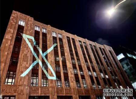 Twitter 開始向 X 過渡，沐鸣新的交叉標誌已經被投影到舊金山辦公室外牆上了