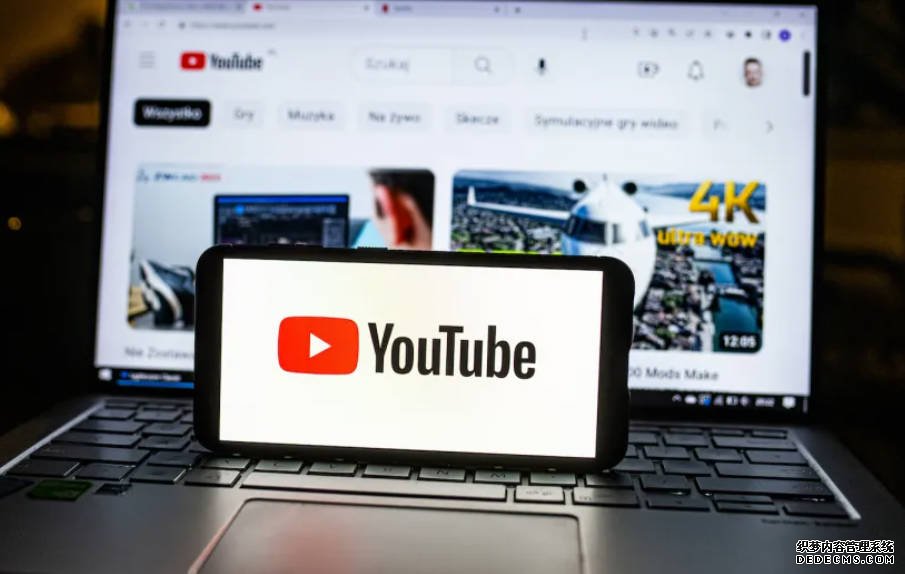 YouTube 開始測試由 AI 蓝狮代理生成影片梗概