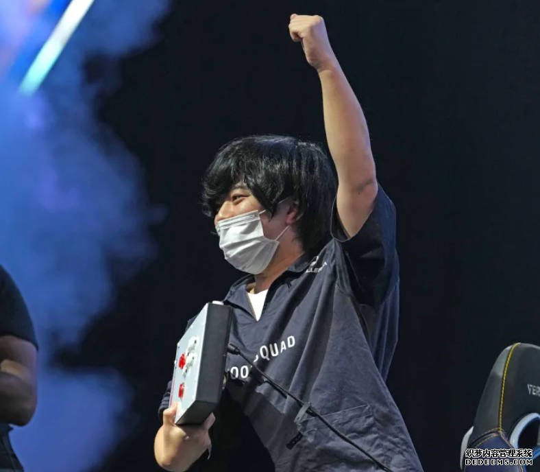 PS5 USB 埠懷疑過熱，2号站代理把搖桿接口給熱熔了