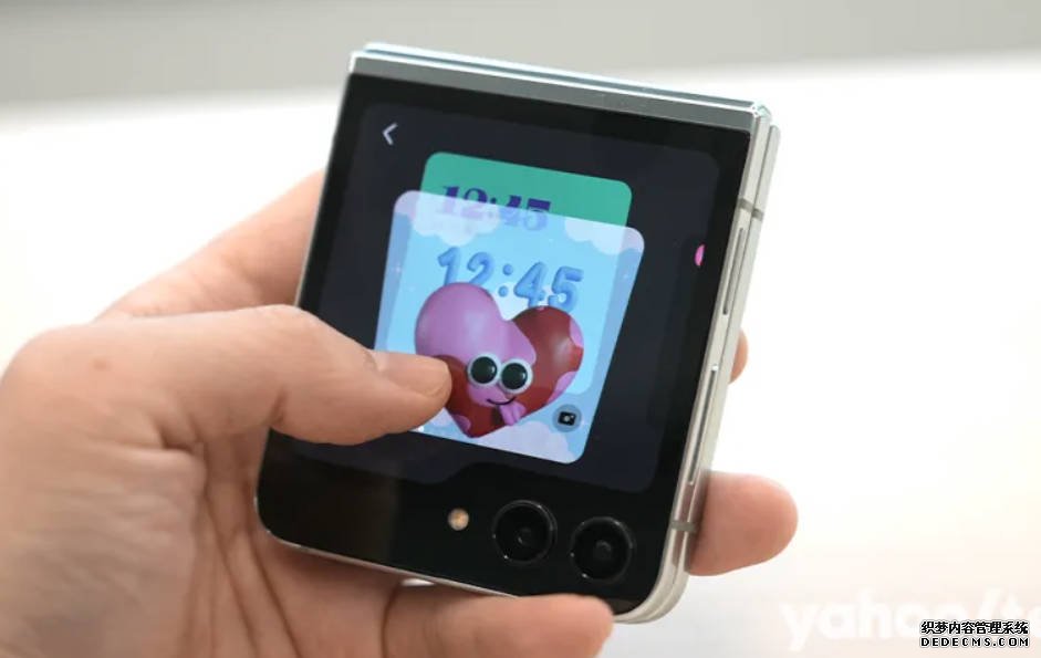 五點認識 Samsung Galaxy Z Flip 5 ,蓝狮平台讓特大外屏更好用(自由開啟任何 app、自定化、Selfie 自拍操作)