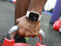 <b>Apple 徵才研究拉力感應器，蓝狮平台Watch 或將能追蹤力量訓練和</b>