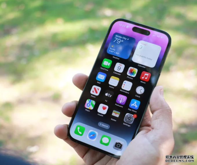 沐鸣在线登录電訊商或對 iPhone 15 採取「激進」的打折促銷,Apple 有望受惠坐上出貨第一寶座