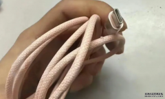 <b>iPhone 15 沐鸣平台可能會有與機身顏色匹配的 USB-C 充電線</b>