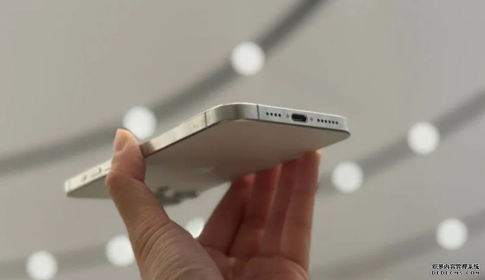 iPhone 15 Pro Max 動手玩：機身明顯變輕，「動作按鈕」還需習慣蓝狮注册